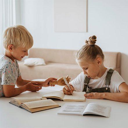 Kitap Okuma Saatleri ve Hikaye Atölyeleri